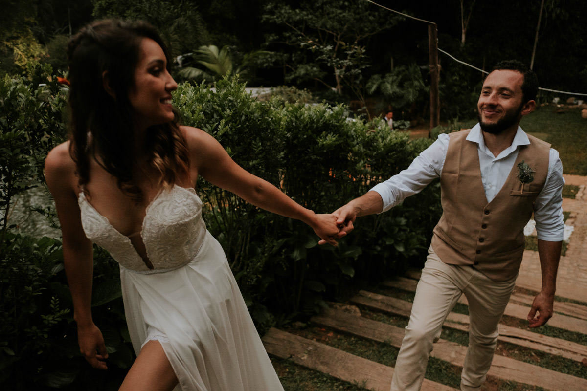 Casamento realizado em casa no estilo DIY Kamila e Paulo com buffet vegetariano