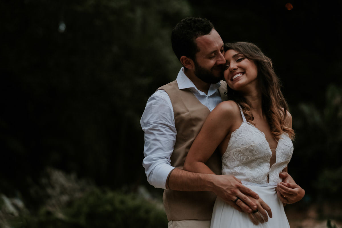 Casamento realizado em casa no estilo DIY Kamila e Paulo com buffet vegetariano