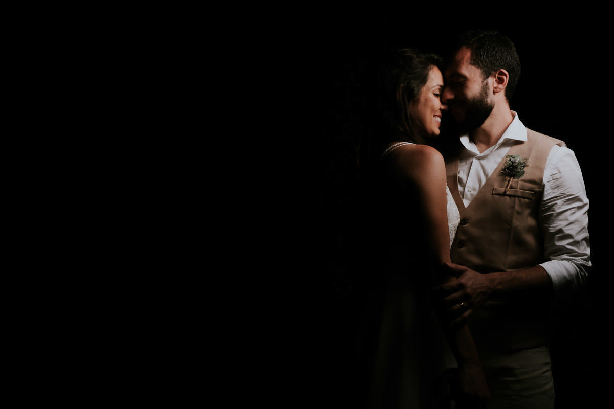 Casamento realizado em casa no estilo DIY Kamila e Paulo com buffet vegetariano