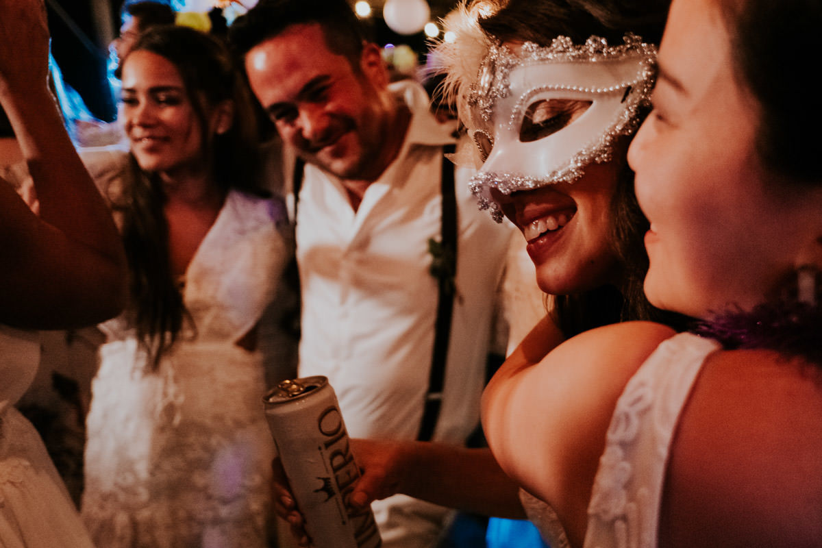 Casamento realizado em casa no estilo DIY Kamila e Paulo com buffet vegetariano