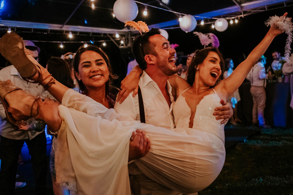 Casamento realizado em casa no estilo DIY Kamila e Paulo com buffet vegetariano