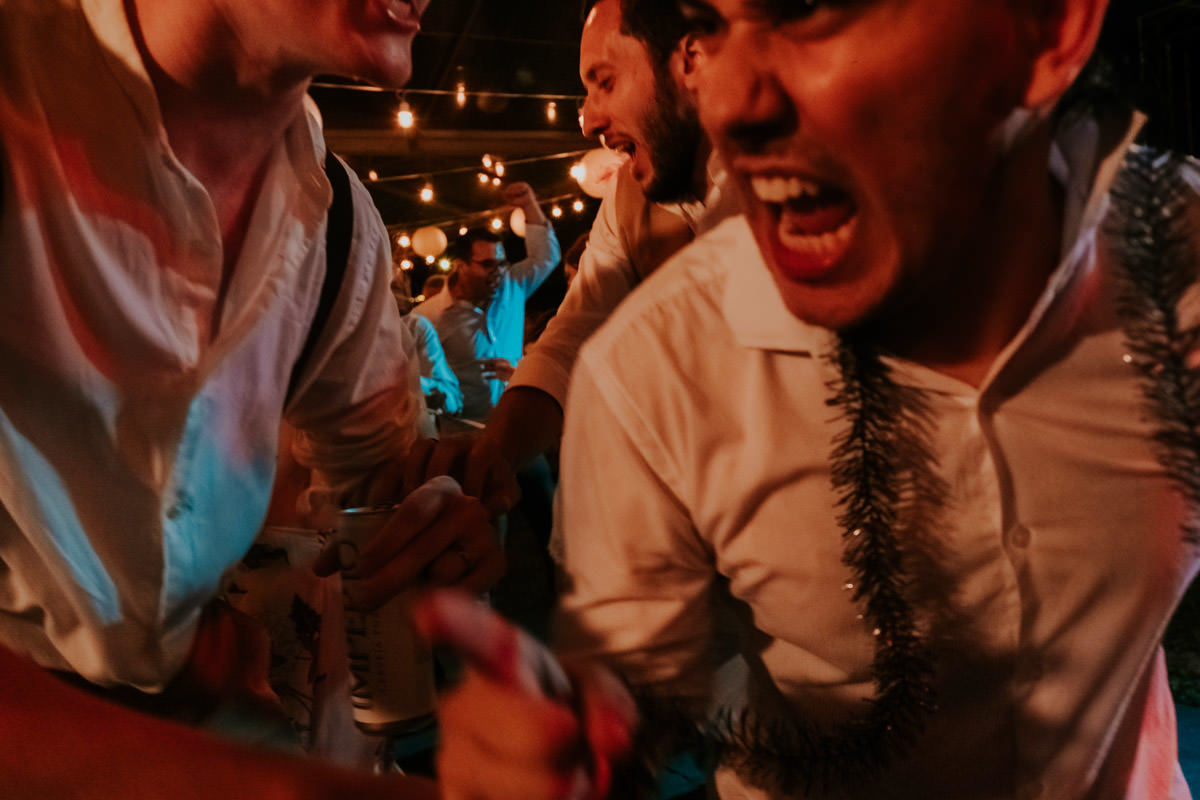 Casamento realizado em casa no estilo DIY Kamila e Paulo com buffet vegetariano