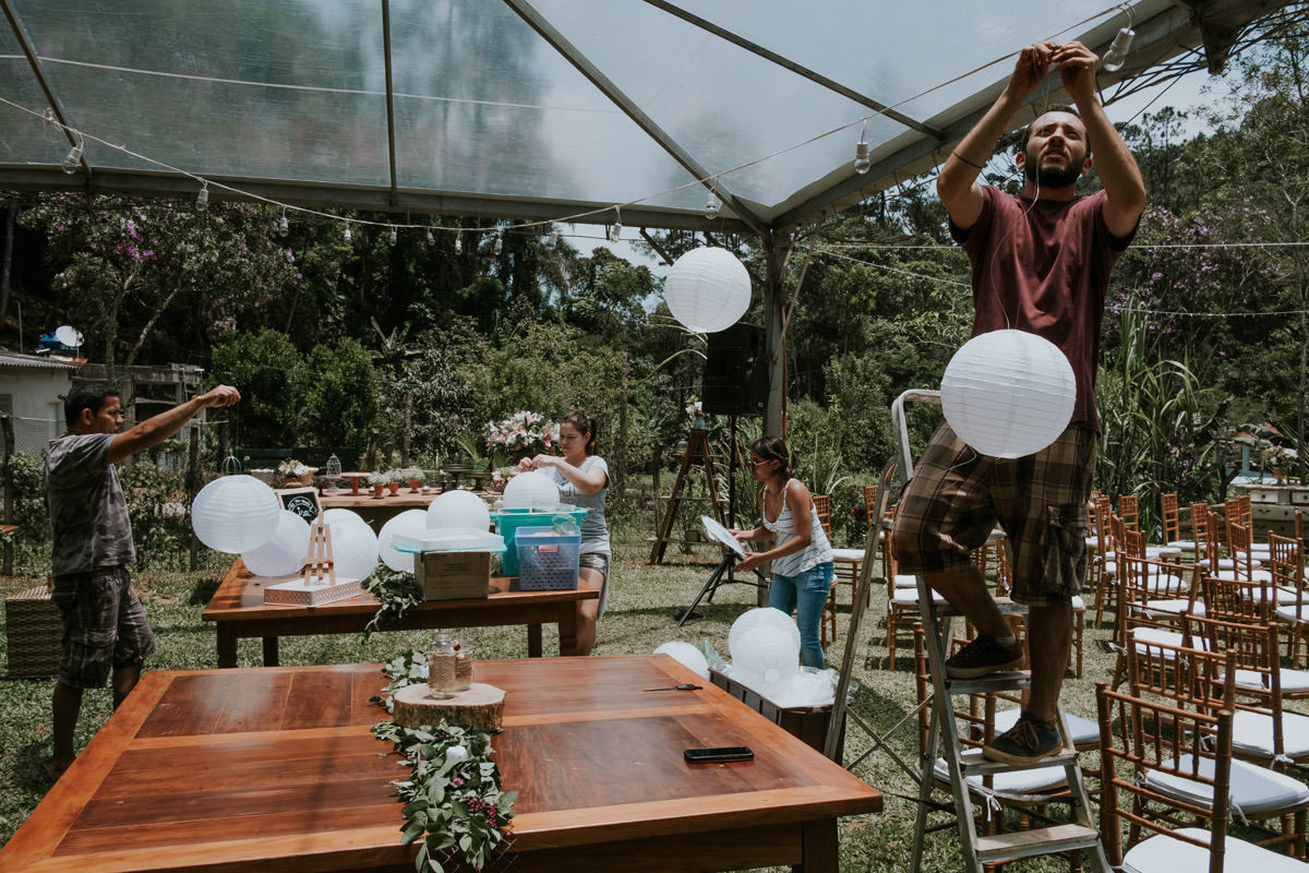 Casamento realizado em casa no estilo DIY Kamila e Paulo com buffet vegetariano