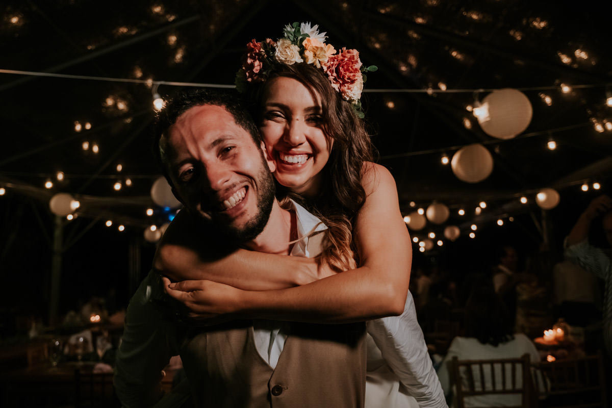 Casamento realizado em casa no estilo DIY Kamila e Paulo com buffet vegetariano