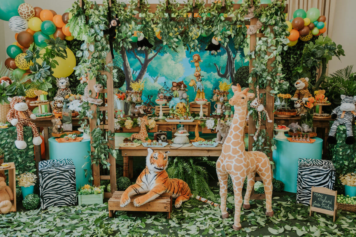 Festa de aniversário infantil com tema safari em casa, em São Paulo, do João Tadeu por Anderson Crepaldi Fotografia