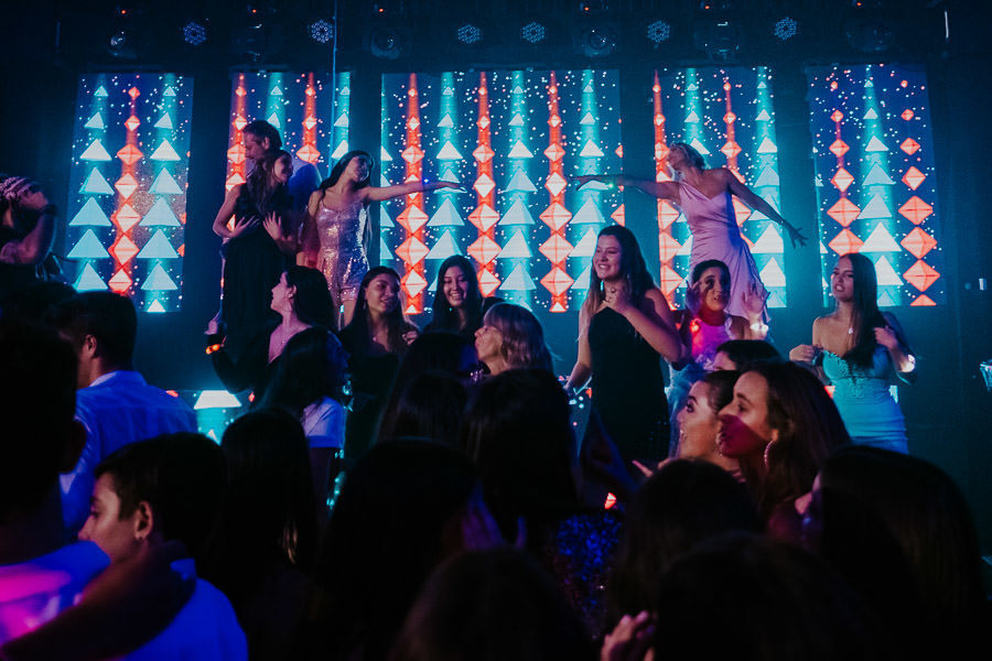 Festa debutante 15 anos da Marina Ruston no Espaço Le Síx em Jacareí, Fotógrafo Anderson Crepaldi e Assessoria Andrea Maia Camargo da Treebs