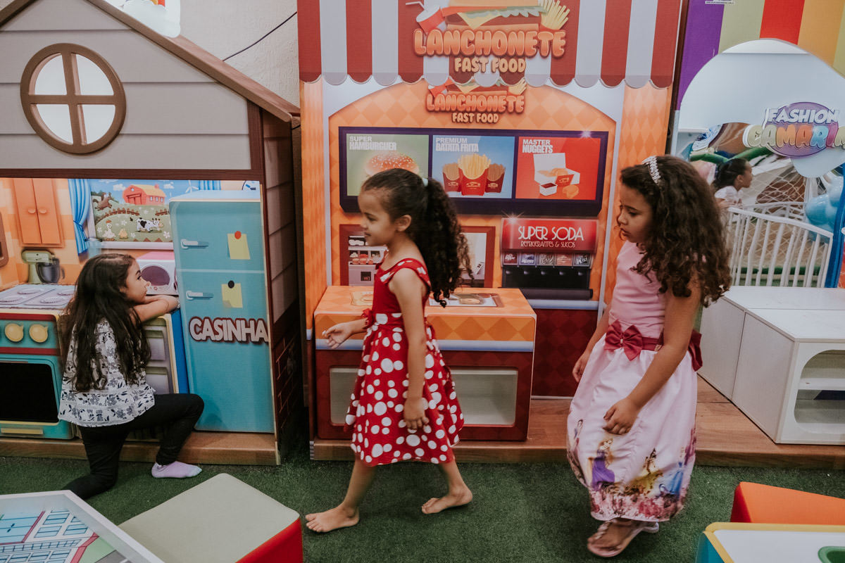 Festa de aniversário infantil no Buffet Folia e Fantasia tema As princesas de Trinity e Kayla por Anderson Crepaldi Fotografia