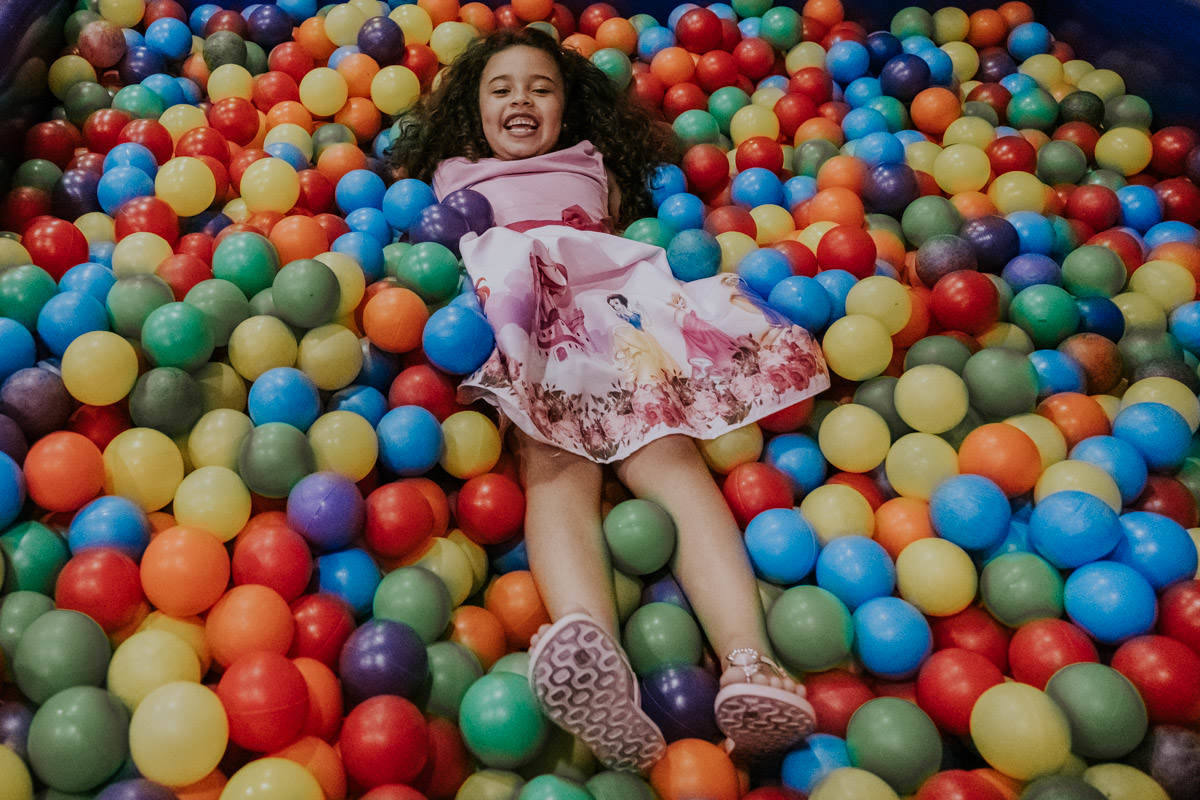 Festa de aniversário infantil no Buffet Folia e Fantasia tema As princesas de Trinity e Kayla por Anderson Crepaldi Fotografia