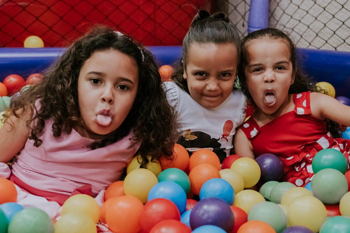 Festa de aniversário infantil no Buffet Folia e Fantasia tema As princesas de Trinity e Kayla por Anderson Crepaldi Fotografia
