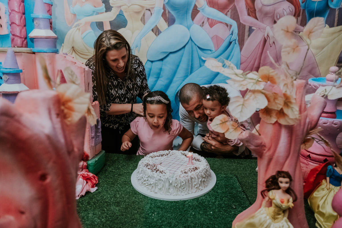 Festa de aniversário infantil no Buffet Folia e Fantasia tema As princesas de Trinity e Kayla por Anderson Crepaldi Fotografia