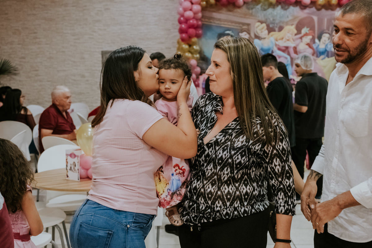 Festa de aniversário infantil no Buffet Folia e Fantasia tema As princesas de Trinity e Kayla por Anderson Crepaldi Fotografia