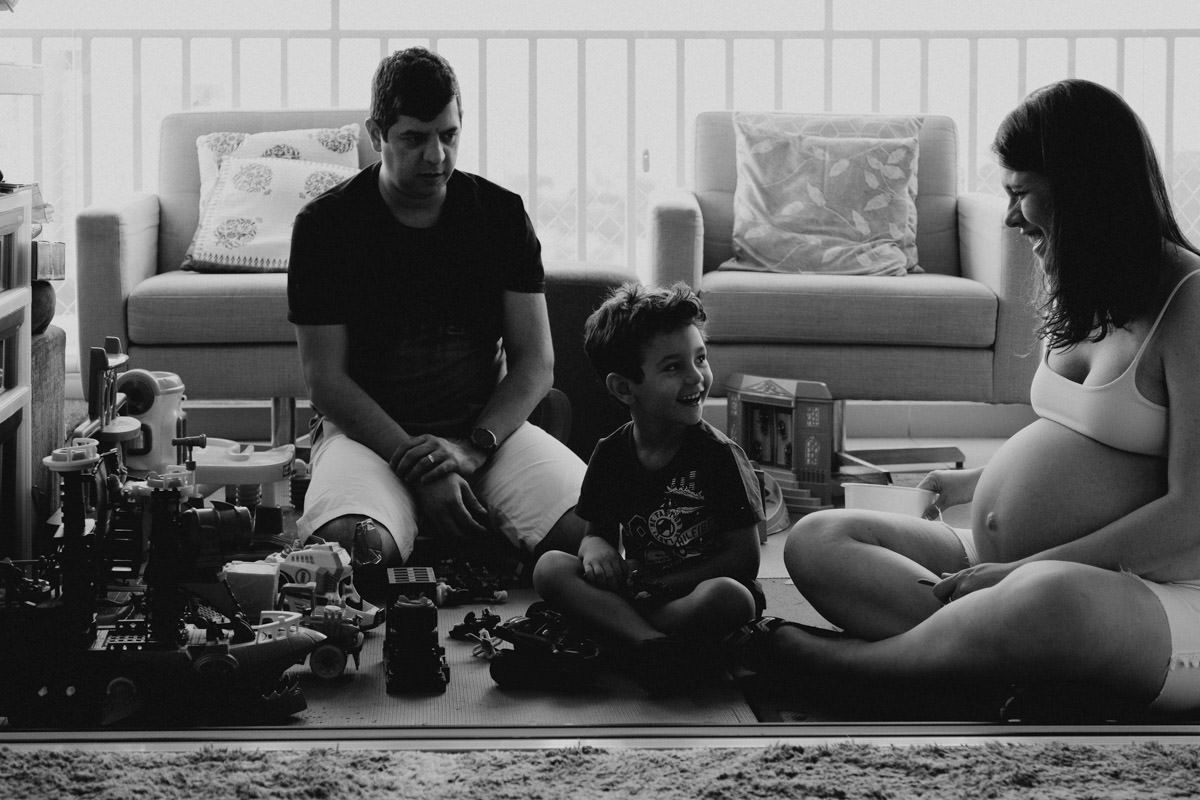 Ensaio gestante Regina lifestyle feito em casa em São Paulo por Anderson Crepaldi Fotografia