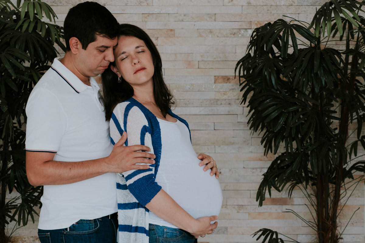 Ensaio gestante Regina lifestyle feito em casa em São Paulo por Anderson Crepaldi Fotografia