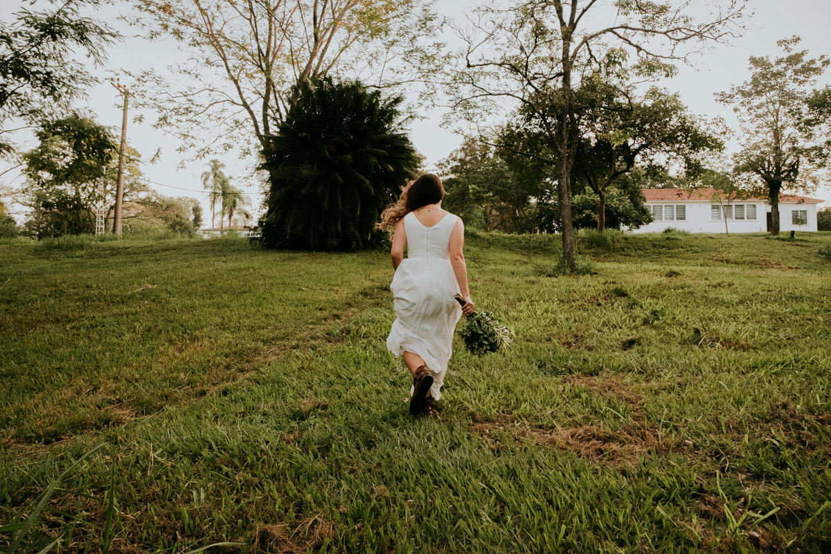 Ensaio Pré-Casamento na Fazenda Ipanema estilo Boho Chic de Evelyn e Paulo, por Anderson Crepaldi, fotógrafo de casamento em SP e SJC