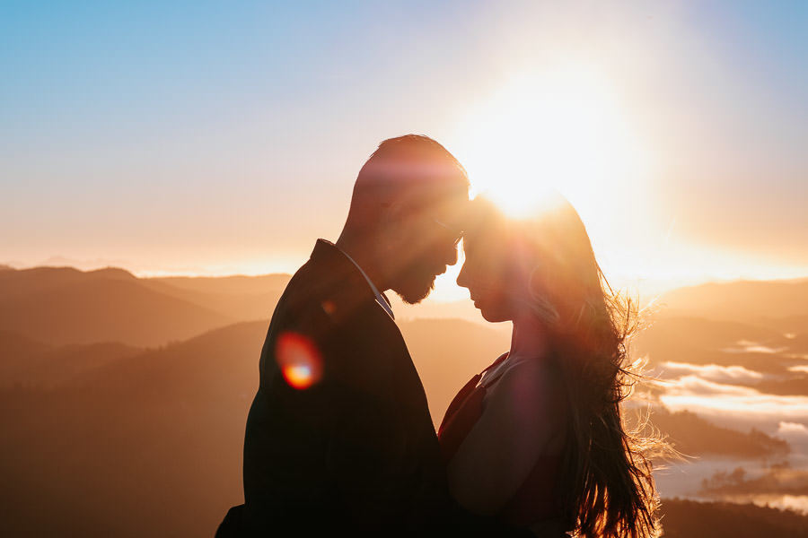 Ensaio fotográfico de Bianca e Samir no nascer do sol no Pico do Olho D'água, em Mairiporã por Anderson Crepaldi, fotógrafo de casamento em São Paulo SP