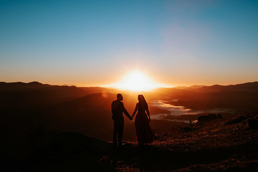Ensaio fotográfico de Bianca e Samir no nascer do sol no Pico do Olho D'água, em Mairiporã por Anderson Crepaldi, fotógrafo de casamento em São Paulo SP