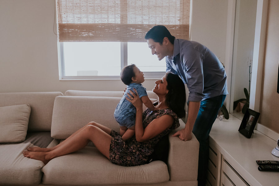 Acompanhamento fotográfico lifestyle dos nove meses do Diogo em casa por Anderson Crepaldi Fotografia