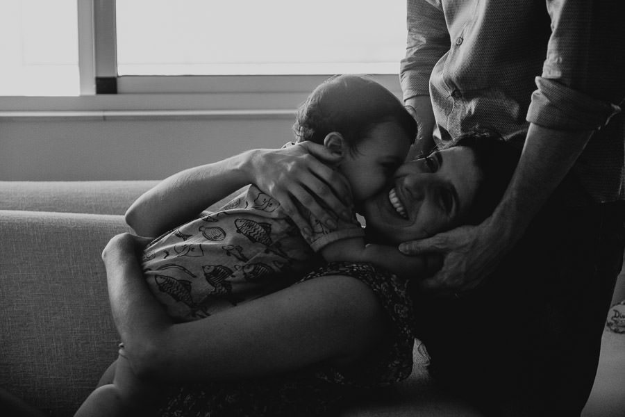 Acompanhamento fotográfico lifestyle dos nove meses do Diogo em casa por Anderson Crepaldi Fotografia