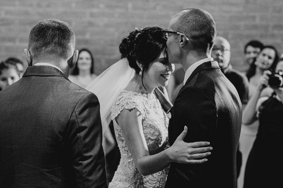 Casamento diferente com ideias de decoração intimista no Espaço Coimbra por Anderson Crepaldi, fotógrafo de casamento em São Paulo SP