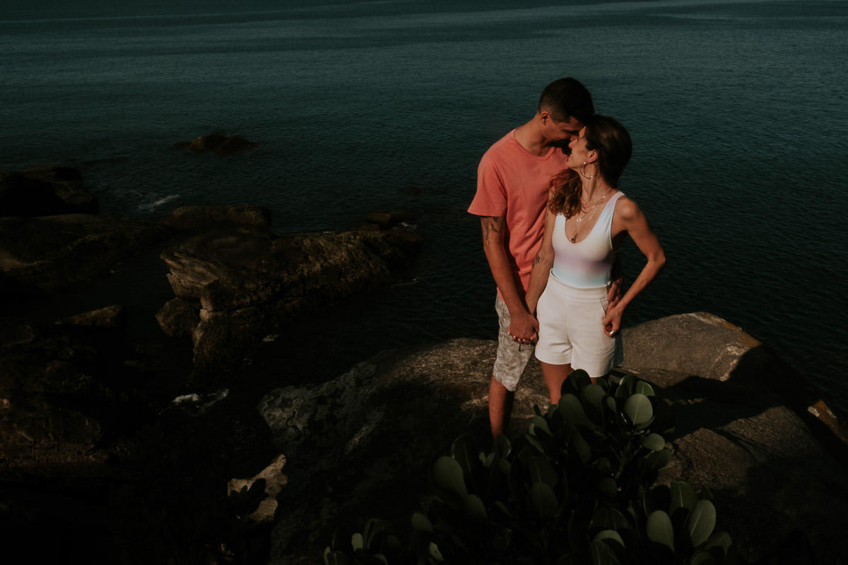 Ensaio fotográfico pré-wedding Natália e César na Praia de Calhetas em São Sebastião por Anderson Crepaldi, fotógrafo de casamentos em São Paulo Sp