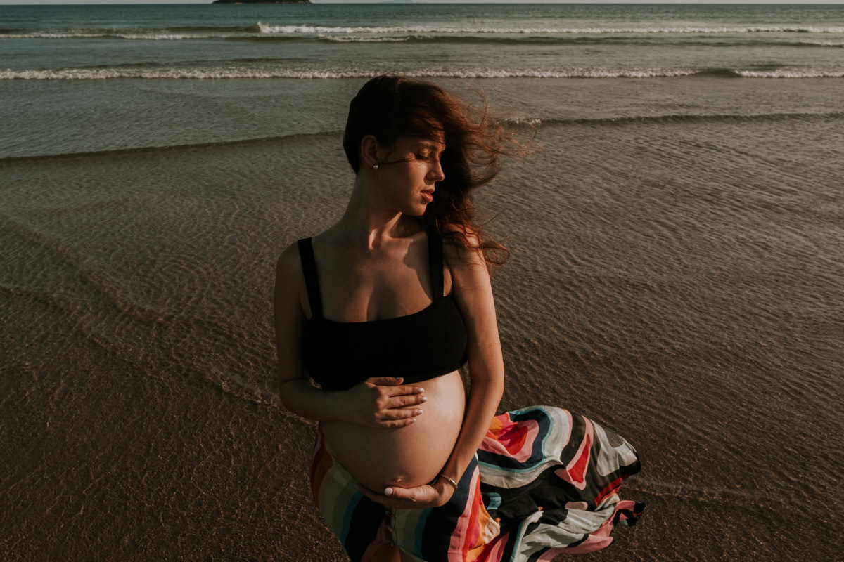 Ensaio Gestante Thalita na praia do Camburizinho em São Sebastião por Anderson Crepaldi Fotografia 