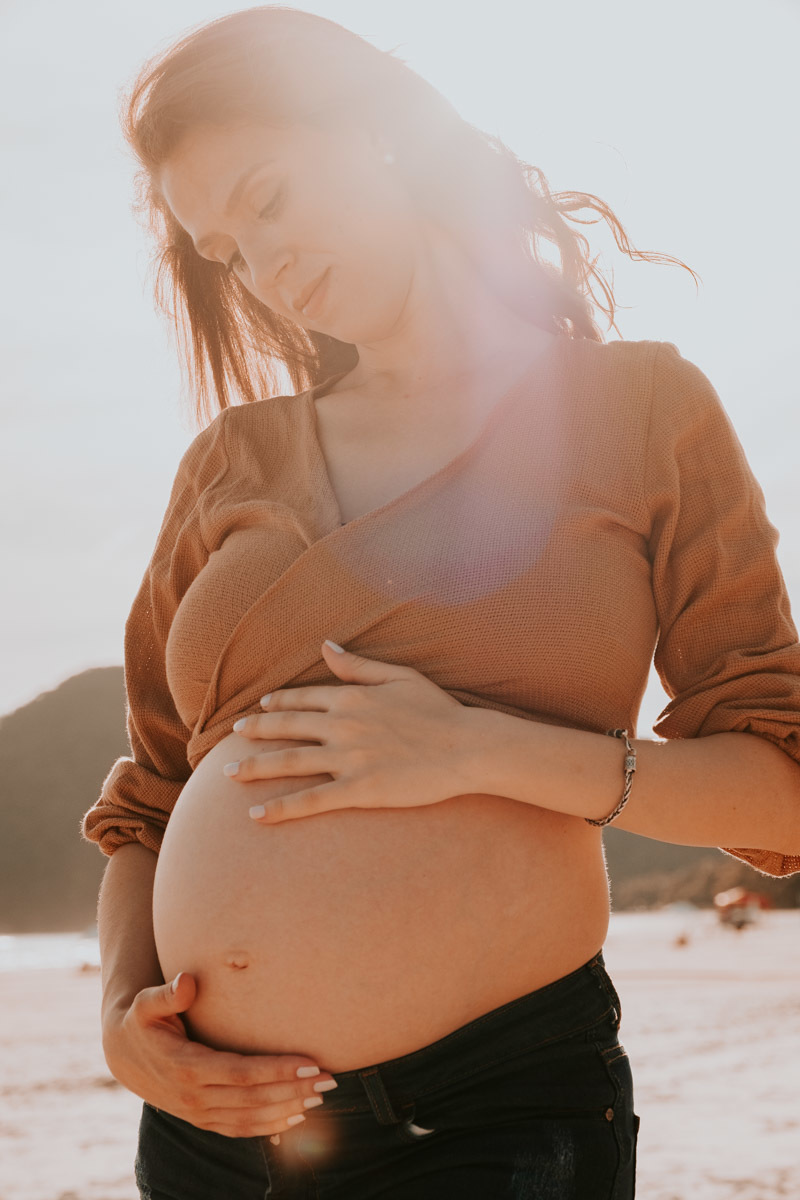 Ensaio Gestante Thalita na praia do Camburizinho em São Sebastião por Anderson Crepaldi Fotografia 