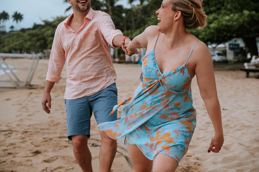 Ensaio na praia de Roberta e Eric no Maison Joly Hotel, em Ilhabela por Anderson Crepaldi Fotografia