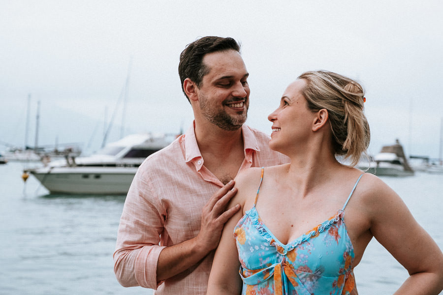 Ensaio na praia de Roberta e Eric no Maison Joly Hotel, em Ilhabela por Anderson Crepaldi Fotografia