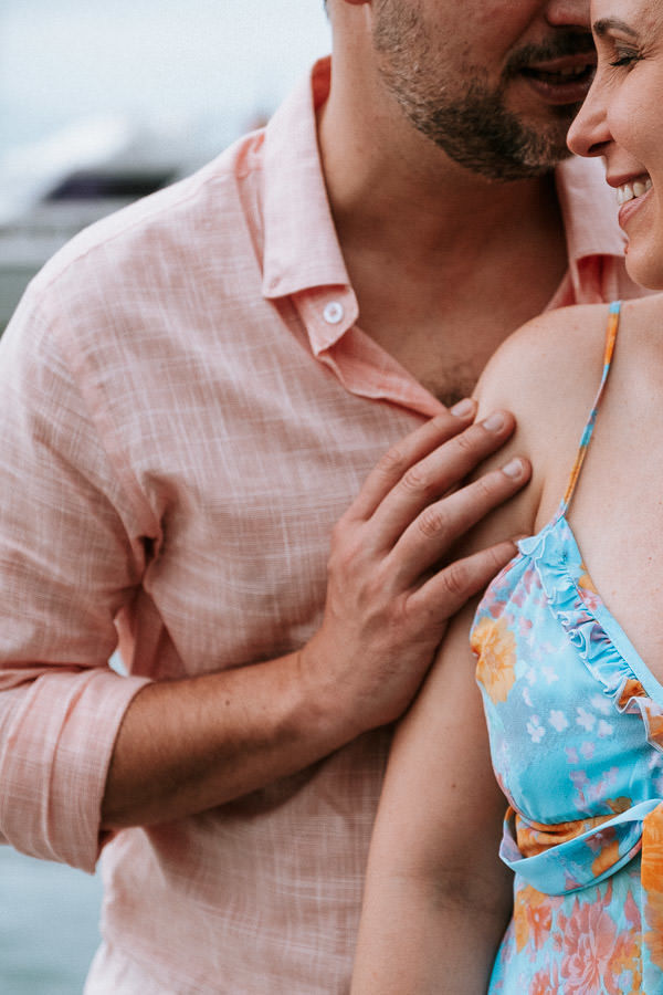 Ensaio na praia de Roberta e Eric no Maison Joly Hotel, em Ilhabela por Anderson Crepaldi Fotografia
