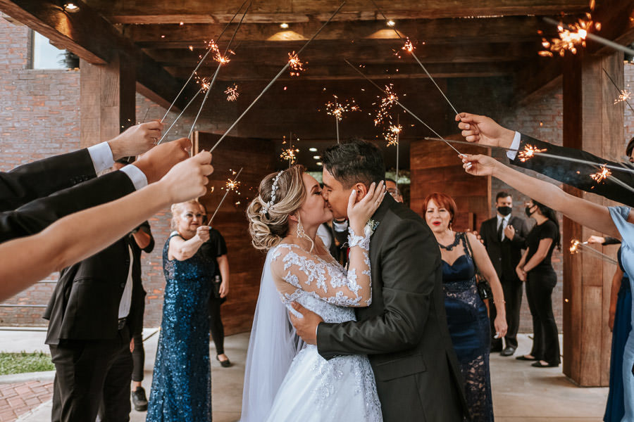 Casamento com decoração rústica e no campo de Melanie e Leandro no Sítio São Jorge por Anderson Crepaldi Fotografia