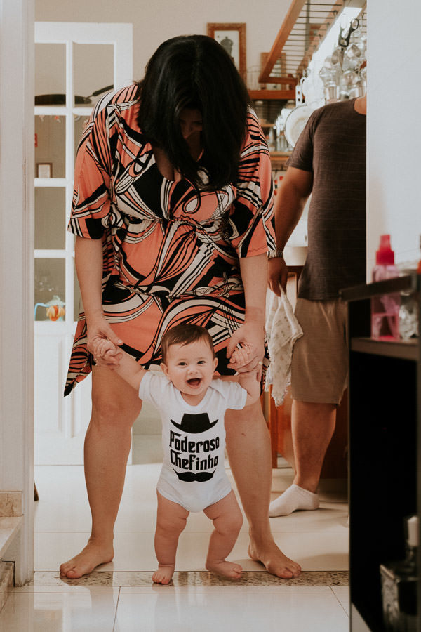 Ensaio fotográfico lifestyle de família em casa no jardim das indústrias, em São José dos Campos por Anderson Crepaldi Fotografia