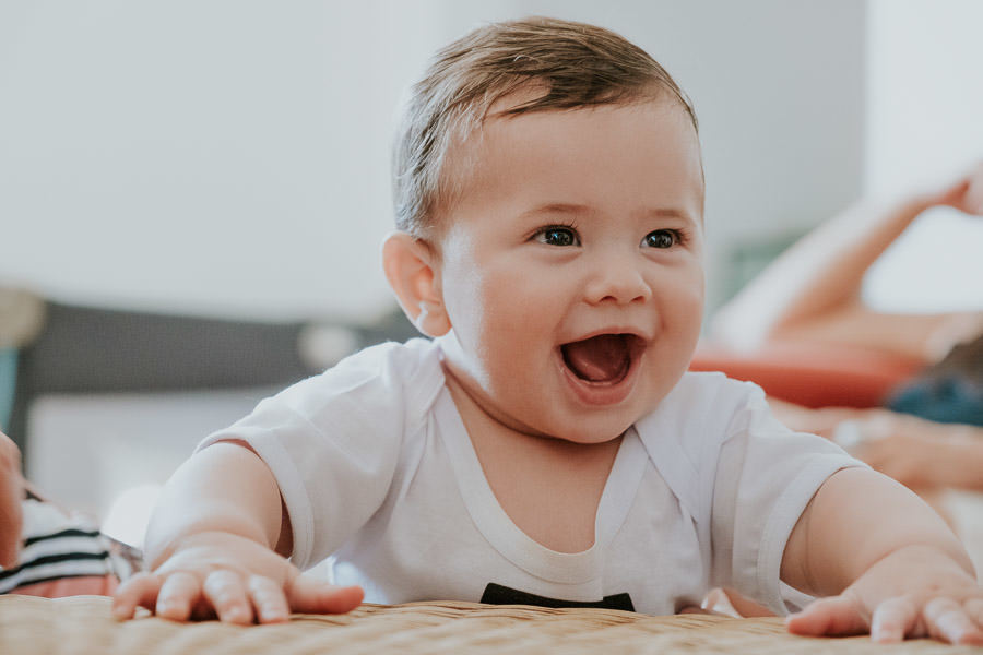 Ensaio fotográfico lifestyle de família em casa no jardim das indústrias, em São José dos Campos por Anderson Crepaldi Fotografia