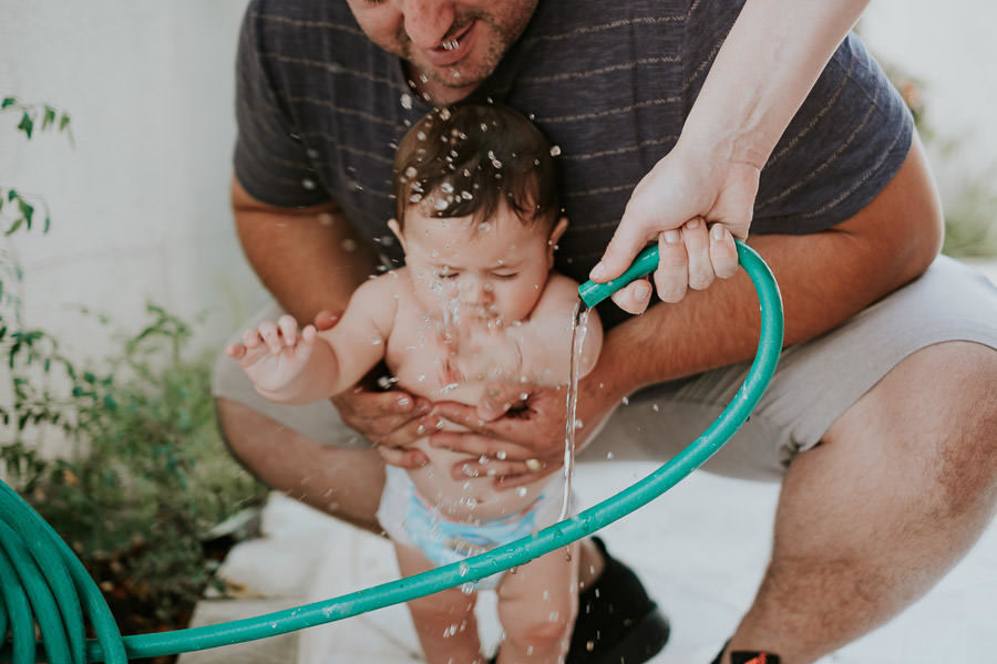Ensaio fotográfico lifestyle de família em casa no jardim das indústrias, em São José dos Campos por Anderson Crepaldi Fotografia