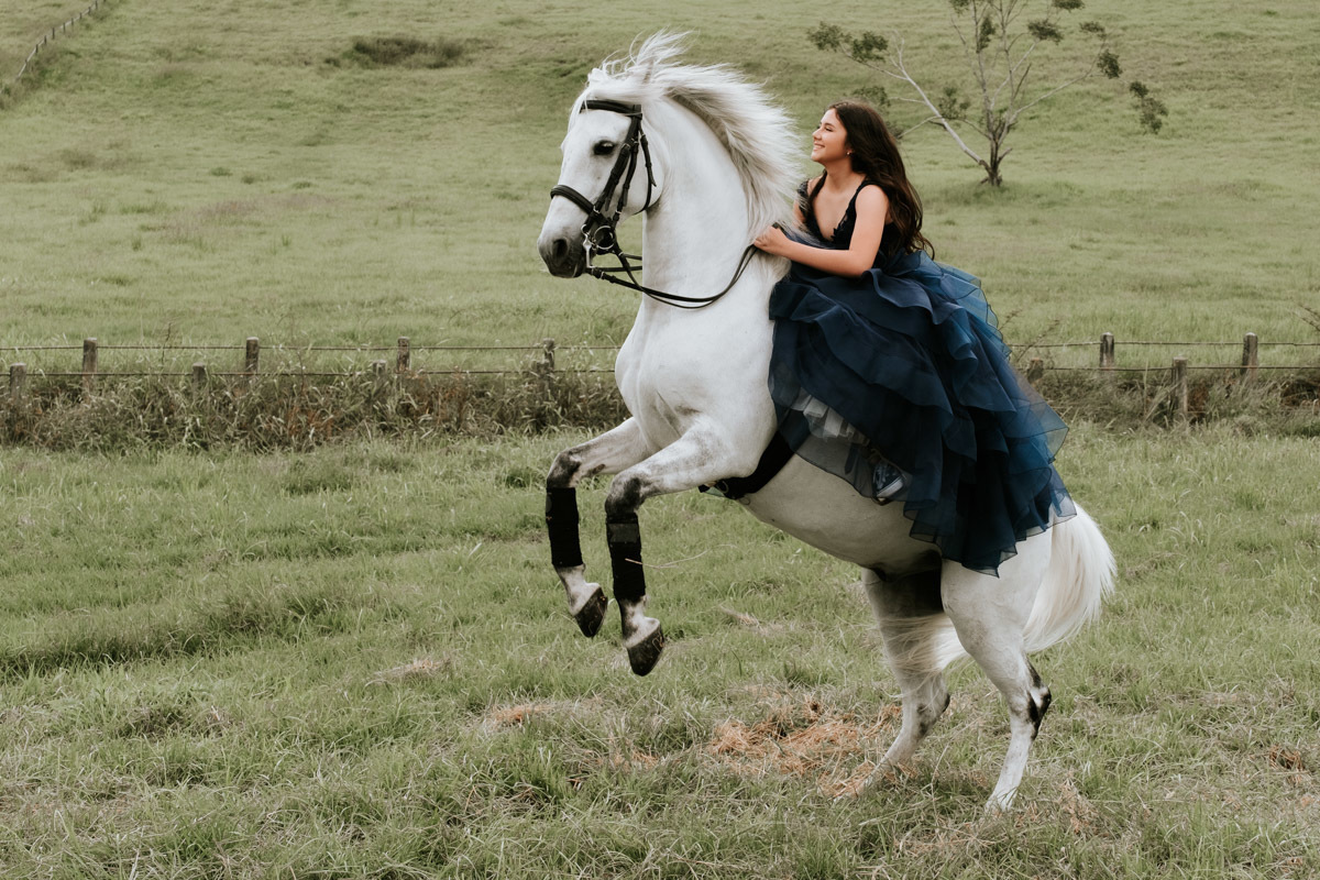 Ensaio fotográfico diferente de 15 anos de Mariana no Haras Bonanza Rural Center em Jacareí por Anderson Crepaldi Fotografia
