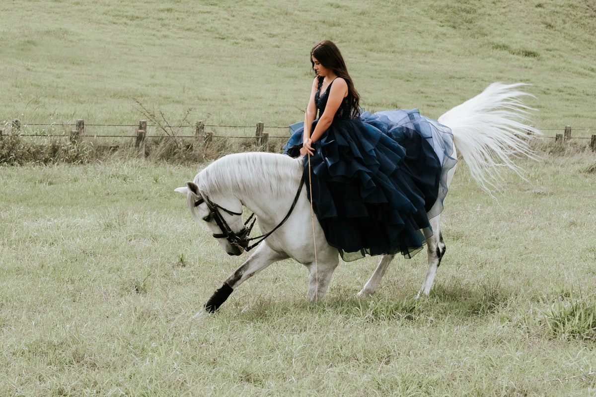 Ensaio fotográfico diferente de 15 anos de Mariana no Haras Bonanza Rural Center em Jacareí por Anderson Crepaldi Fotografia