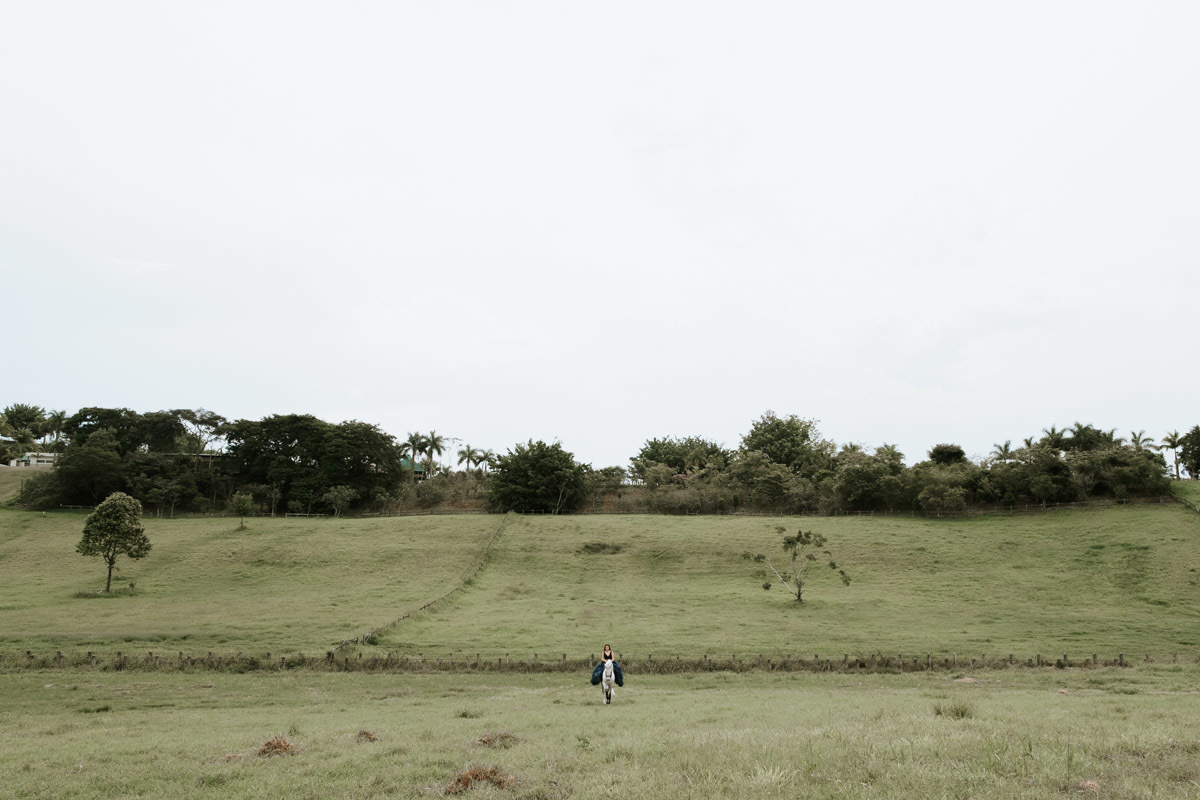Ensaio fotográfico diferente de 15 anos de Mariana no Haras Bonanza Rural Center em Jacareí por Anderson Crepaldi Fotografia