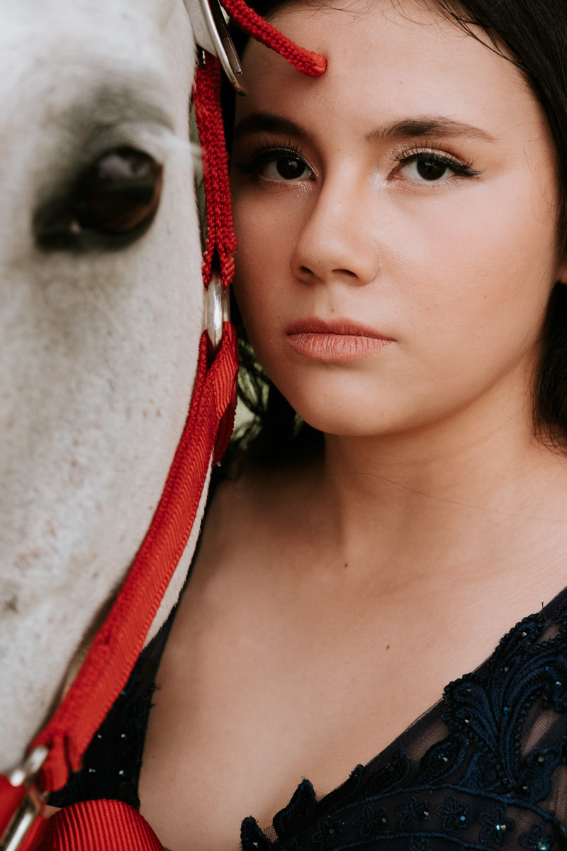 Ensaio fotográfico diferente de 15 anos de Mariana no Haras Bonanza Rural Center em Jacareí por Anderson Crepaldi Fotografia