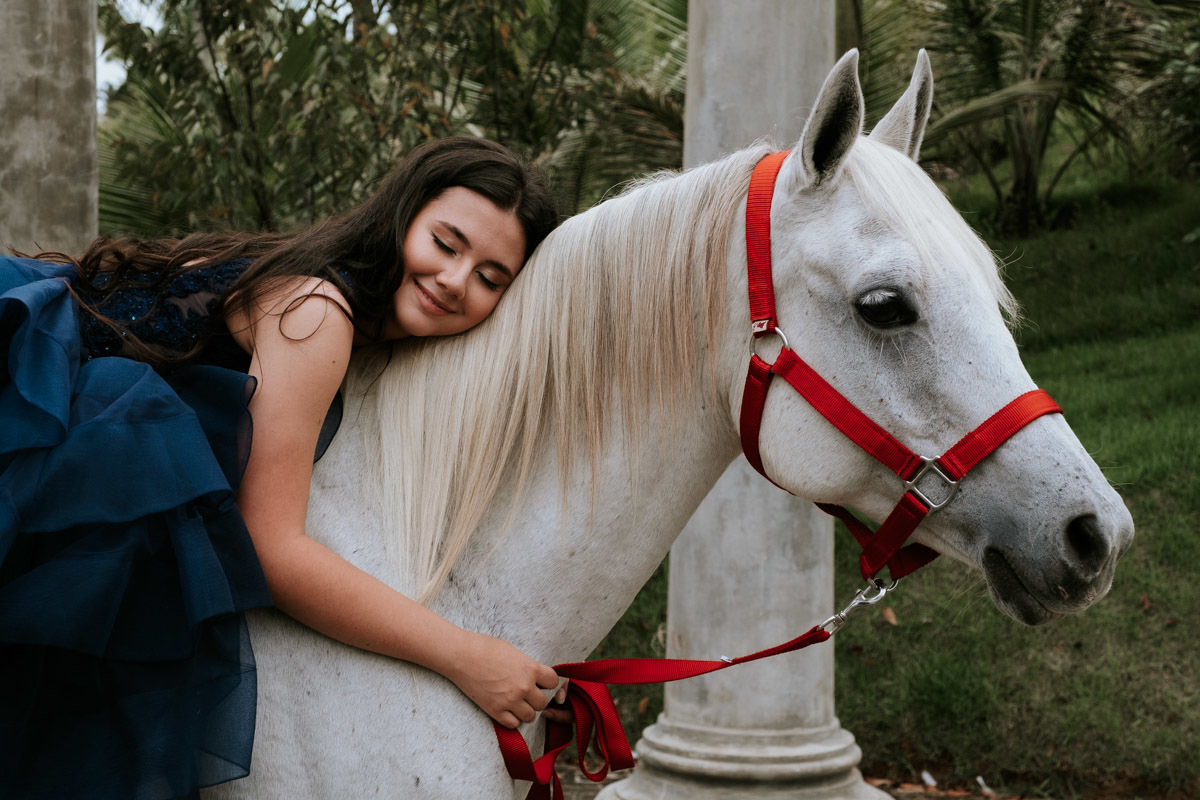 Ensaio fotográfico diferente de 15 anos de Mariana no Haras Bonanza Rural Center em Jacareí por Anderson Crepaldi Fotografia
