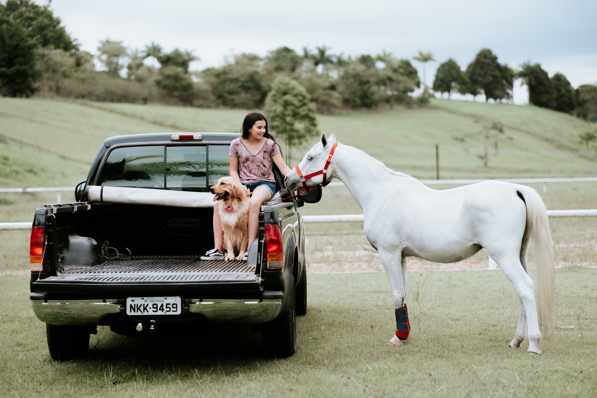 Ensaio fotográfico diferente de 15 anos de Mariana no Haras Bonanza Rural Center em Jacareí por Anderson Crepaldi Fotografia