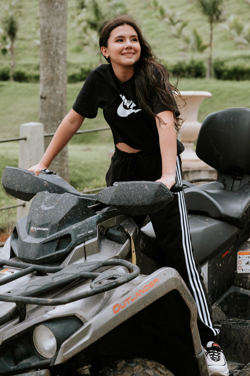 Ensaio fotográfico diferente de 15 anos de Mariana no Haras Bonanza Rural Center em Jacareí por Anderson Crepaldi Fotografia