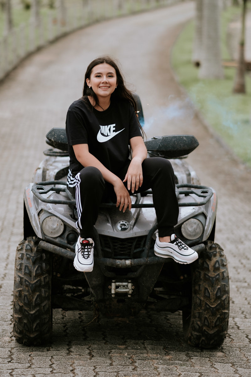 Ensaio fotográfico diferente de 15 anos de Mariana no Haras Bonanza Rural Center em Jacareí por Anderson Crepaldi Fotografia
