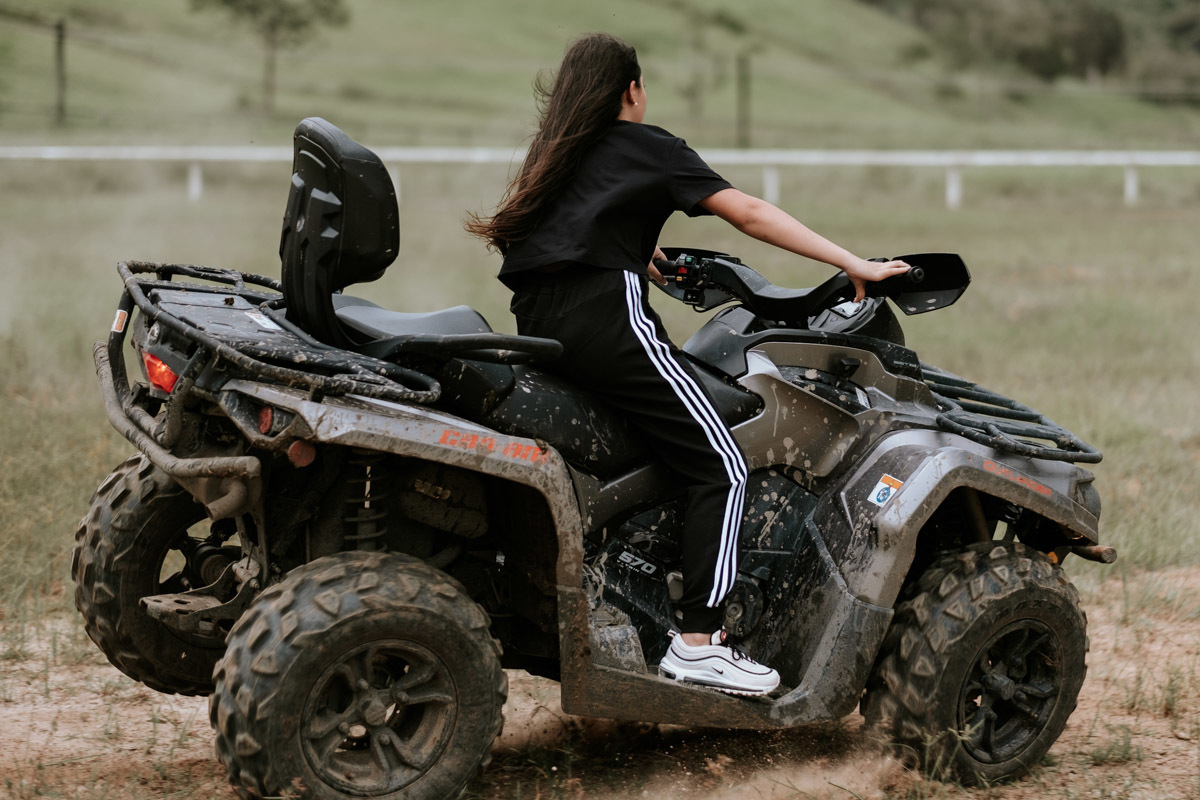 Ensaio fotográfico diferente de 15 anos de Mariana no Haras Bonanza Rural Center em Jacareí por Anderson Crepaldi Fotografia
