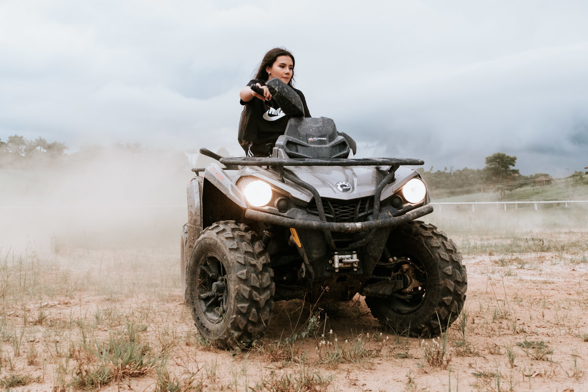 Ensaio fotográfico diferente de 15 anos de Mariana no Haras Bonanza Rural Center em Jacareí por Anderson Crepaldi Fotografia