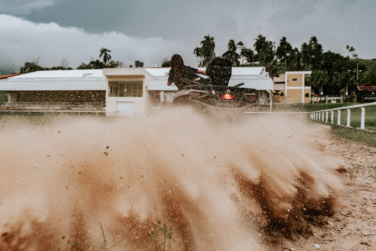 Ensaio fotográfico diferente de 15 anos de Mariana no Haras Bonanza Rural Center em Jacareí por Anderson Crepaldi Fotografia