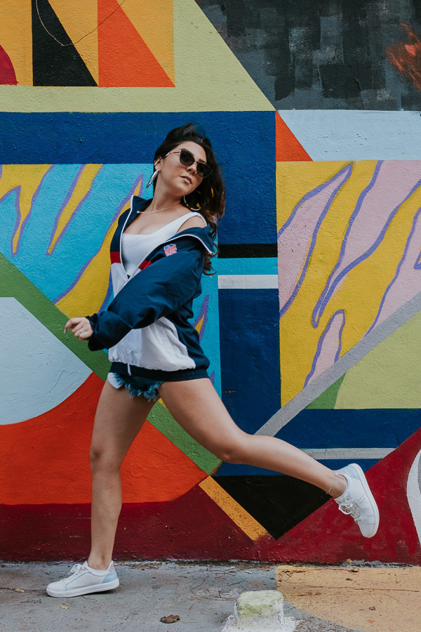 ensaio fotográfico urbano debutante de 15 anos no Beco do Batman, em São Paulo por Anderson Crepaldi Fotografia