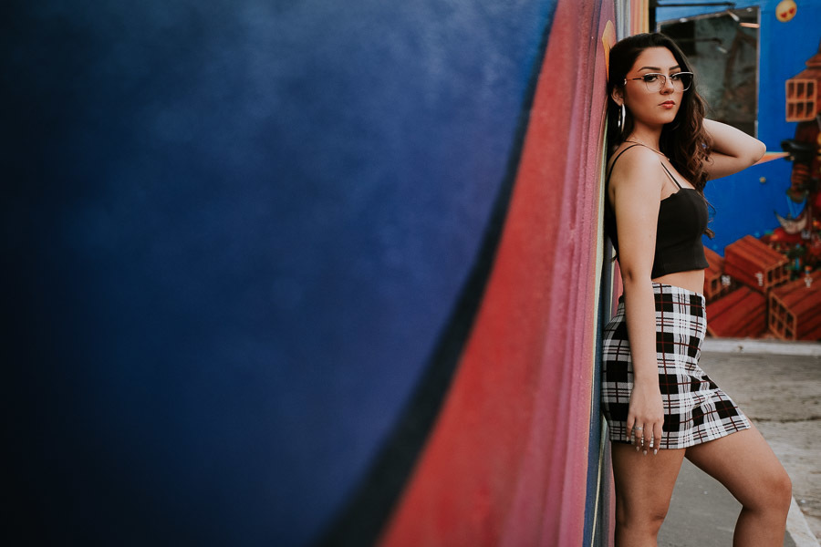 ensaio fotográfico urbano debutante de 15 anos no Beco do Batman, em São Paulo por Anderson Crepaldi Fotografia
