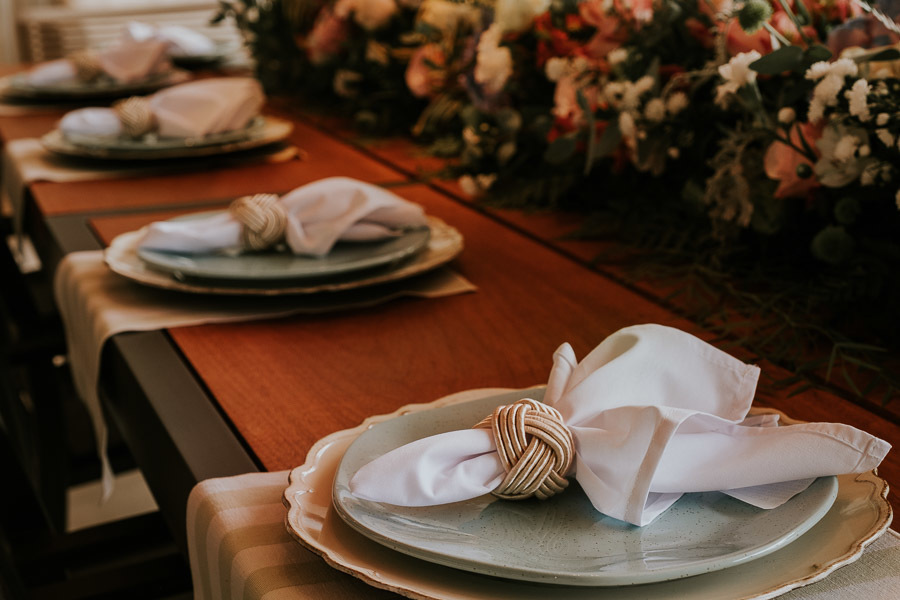 Decoração intimista rústica de mini wedding em casa por Anderson Crepaldi Fotografia