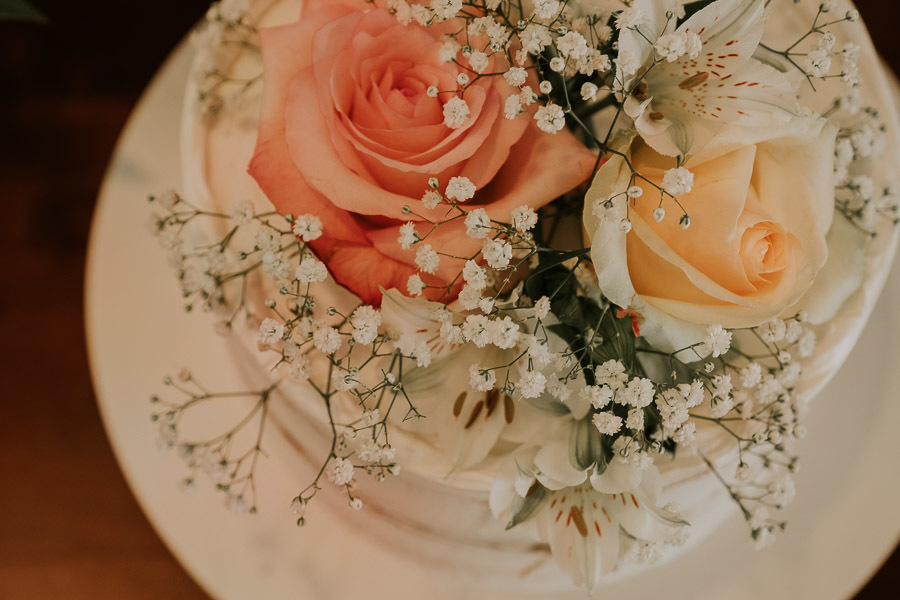 Decoração intimista rústica de mini wedding em casa por Anderson Crepaldi Fotografia