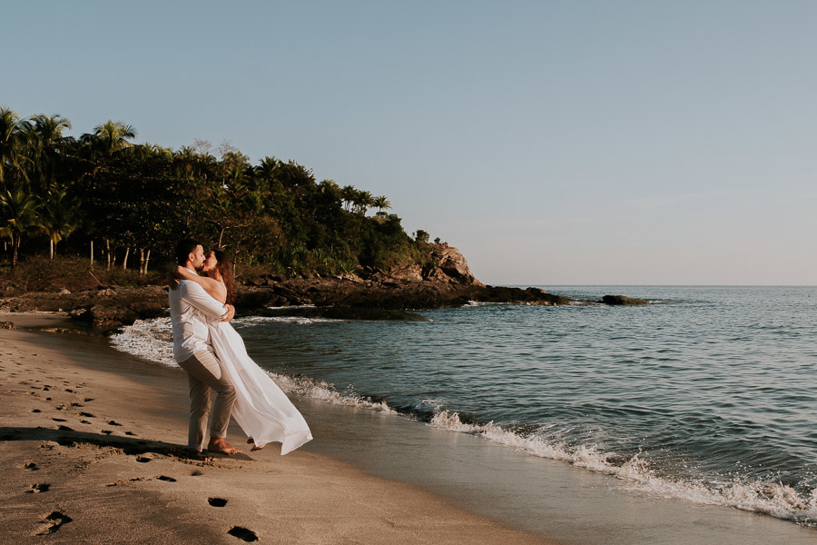 Ensaio pré wedding de Luana e Lucas na praia das calhetas em São Sebastião por Anderson Crepaldi Fotografia