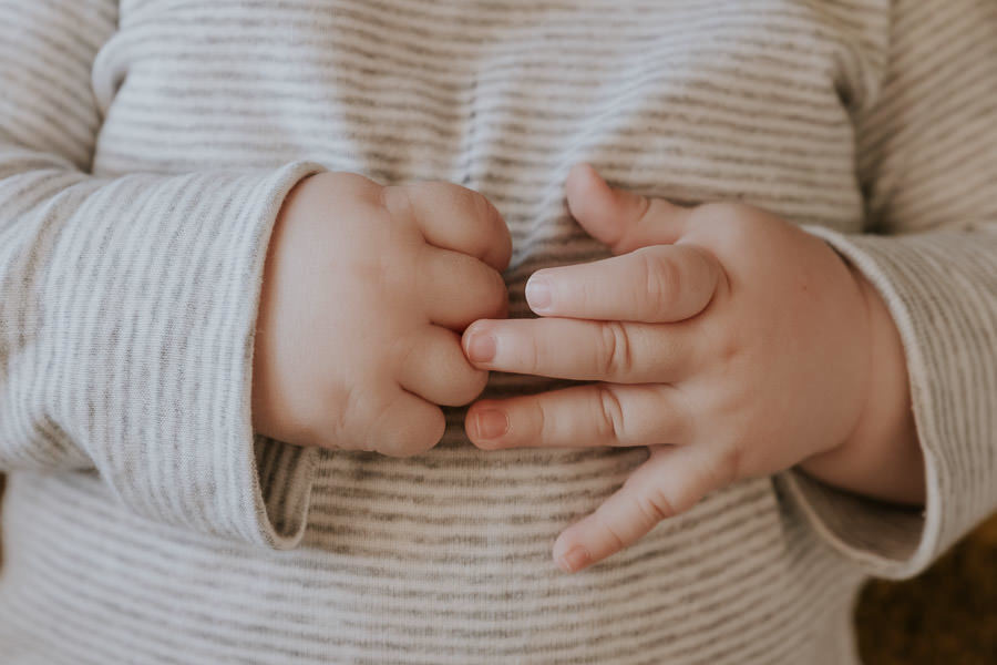 Ensaio de acompanhamento fotográfico lifestyle em casa de Pedro Henrique por Anderson Crepaldi Fotografia